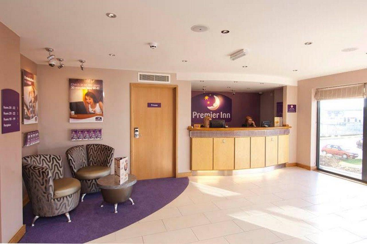 Premier Inn ニュートン・アボット エクステリア 写真